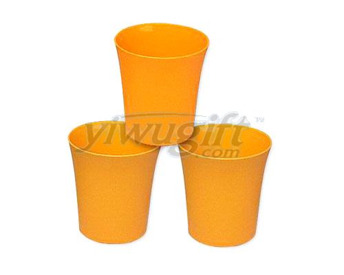 Plastics cup
