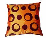 Circular patterns pillow