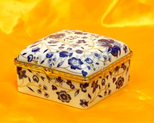 Ceramic jewelry box, picture
